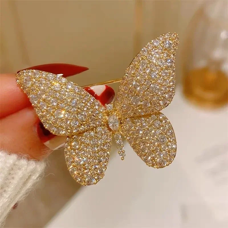 pendentif-papillon-en-or-avec-diamants