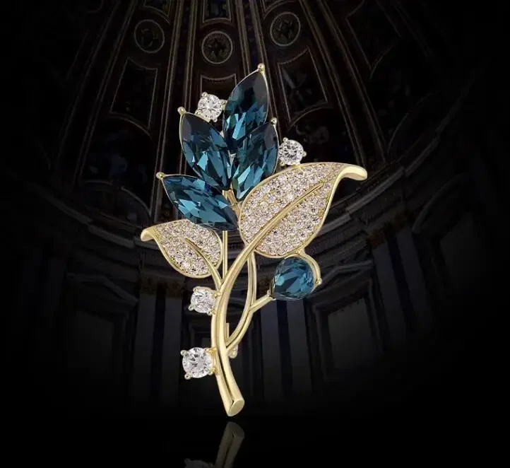 broche-fleur-precieuse-en-or