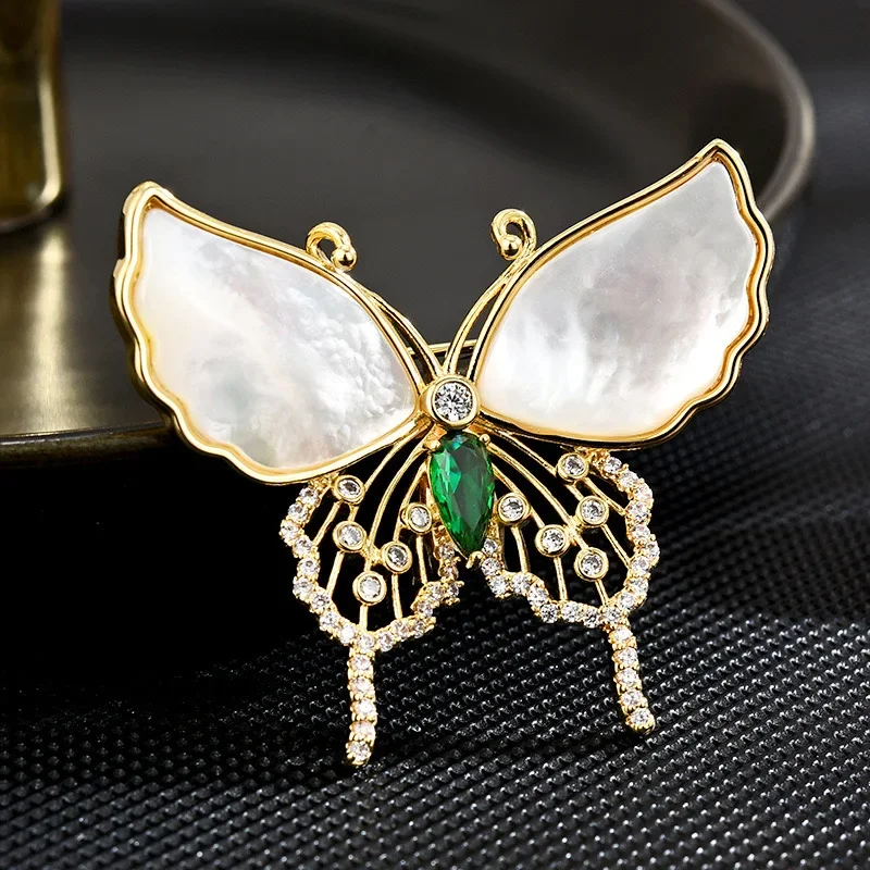 broche-papillon-en-or-et-pierres-precieuses