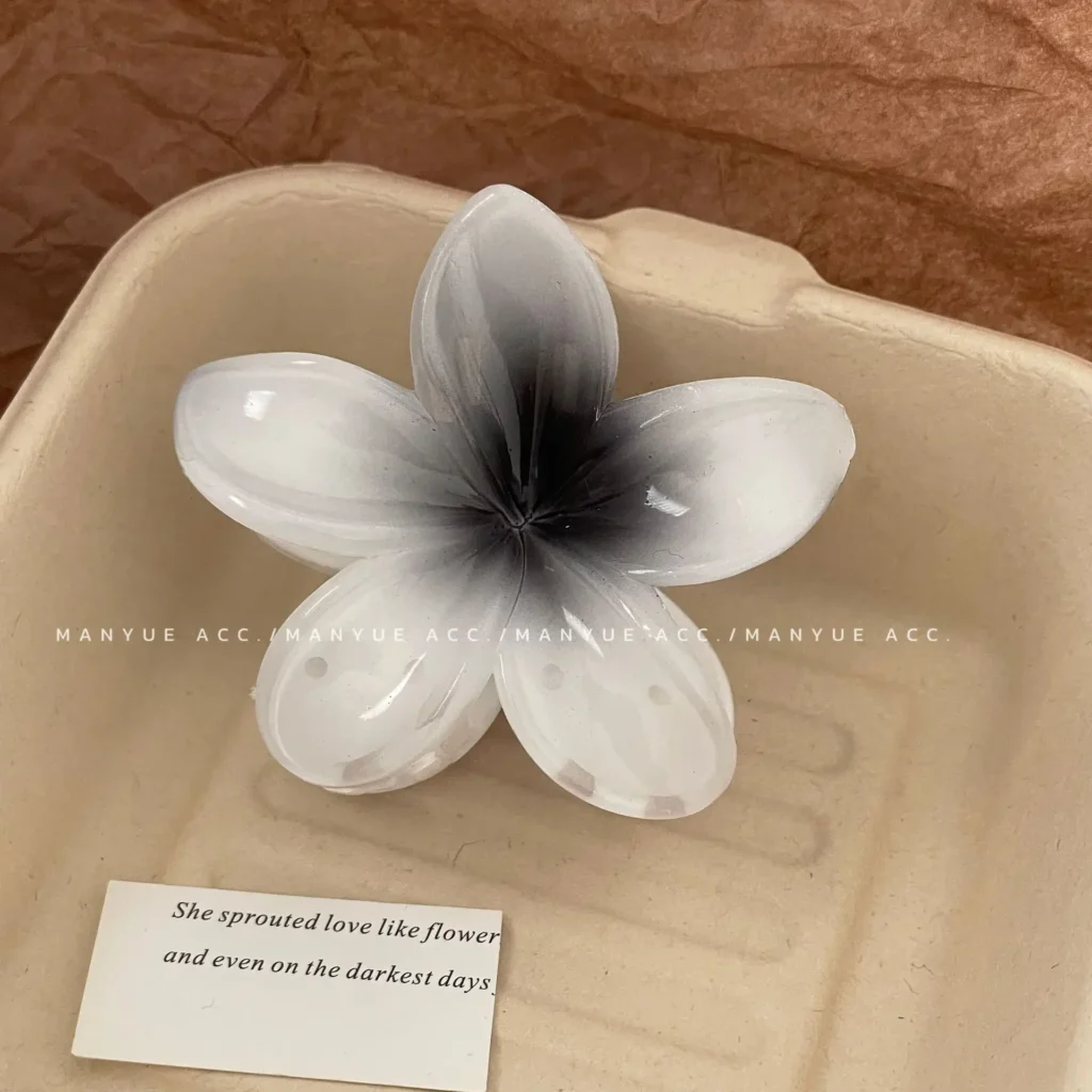 sculpture-de-fleur-en-verre-blanc