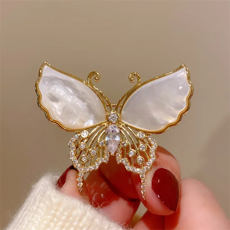 broche-papillon-en-or-et-diamants